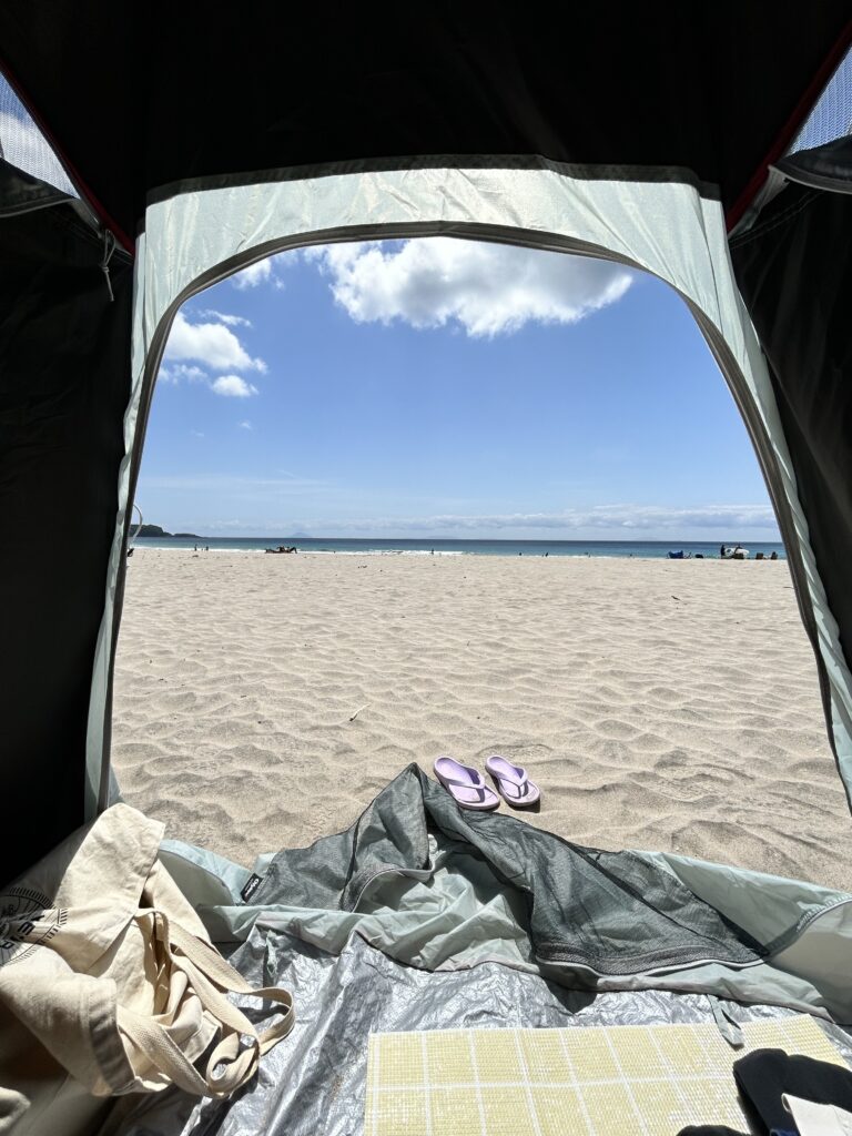 海辺のテントでのんびりタイム